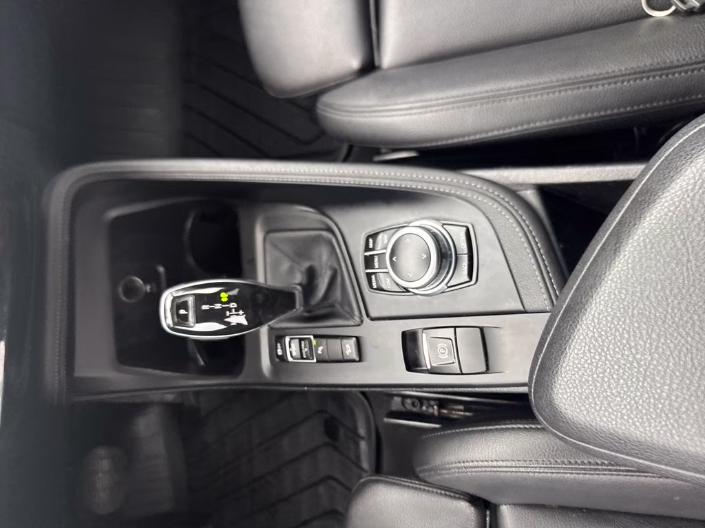 2022 Mineral White Metallic BMW X2 xDrive28i AWD SUV