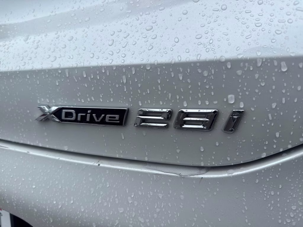 2022 Mineral White Metallic BMW X2 xDrive28i AWD SUV