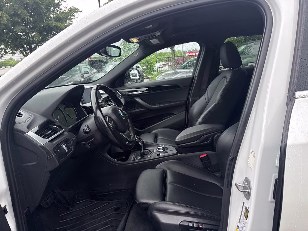 2022 Mineral White Metallic BMW X2 xDrive28i AWD SUV