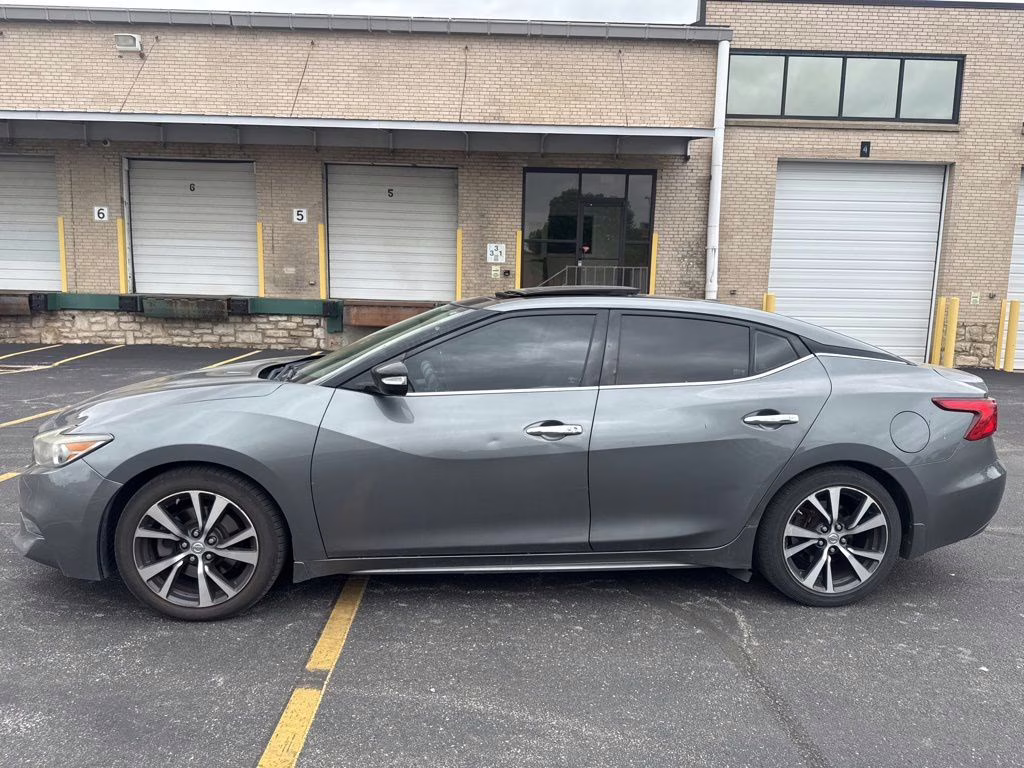 2017 Gun Metallic Nissan Maxima 3.5 SL FWD Sedan