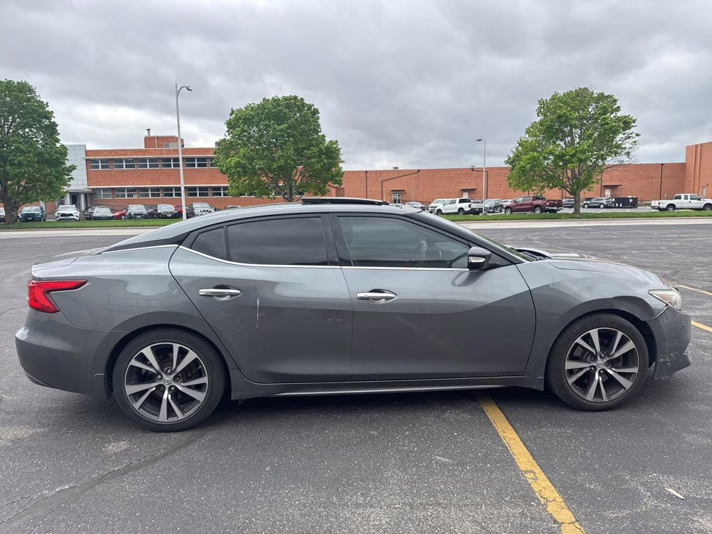 2017 Gun Metallic Nissan Maxima 3.5 SL FWD Sedan