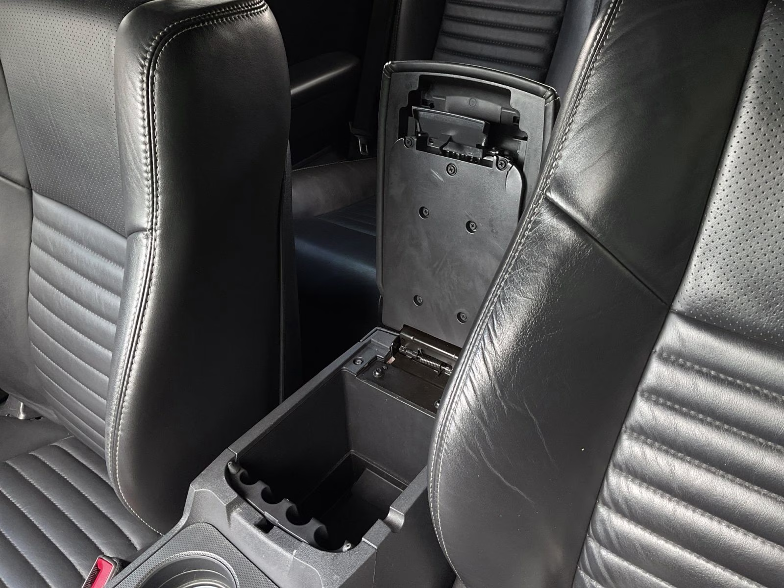 2014 Billet Silver Metallic Clearcoat Dodge Challenger R/T RWD Coupe