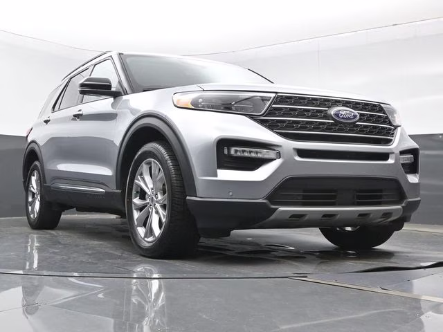 2023 Silver Metallic Ford Explorer XLT 4X4 SUV