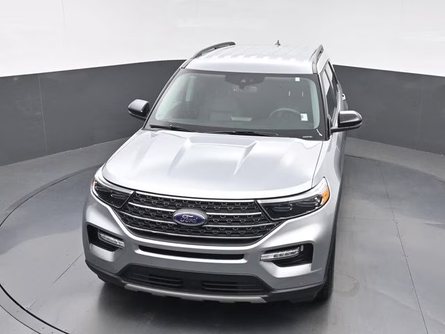 2023 Silver Metallic Ford Explorer XLT 4X4 SUV