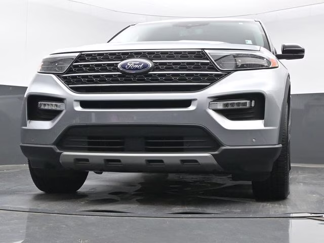 2023 Silver Metallic Ford Explorer XLT 4X4 SUV