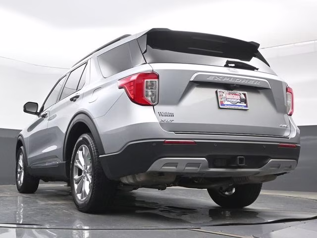 2023 Silver Metallic Ford Explorer XLT 4X4 SUV