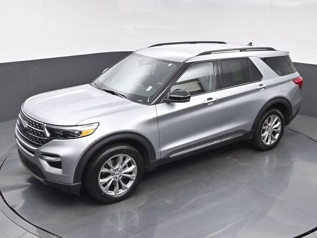 2023 Silver Metallic Ford Explorer XLT 4X4 SUV