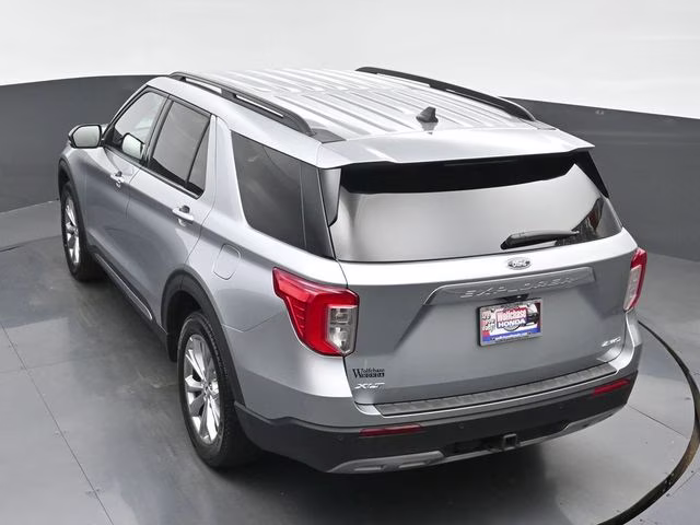 2023 Silver Metallic Ford Explorer XLT 4X4 SUV