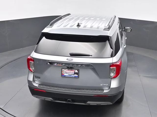 2023 Silver Metallic Ford Explorer XLT 4X4 SUV