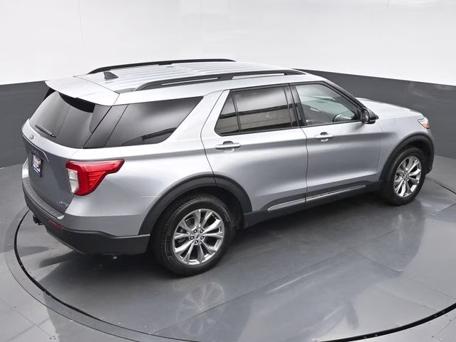 2023 Silver Metallic Ford Explorer XLT 4X4 SUV