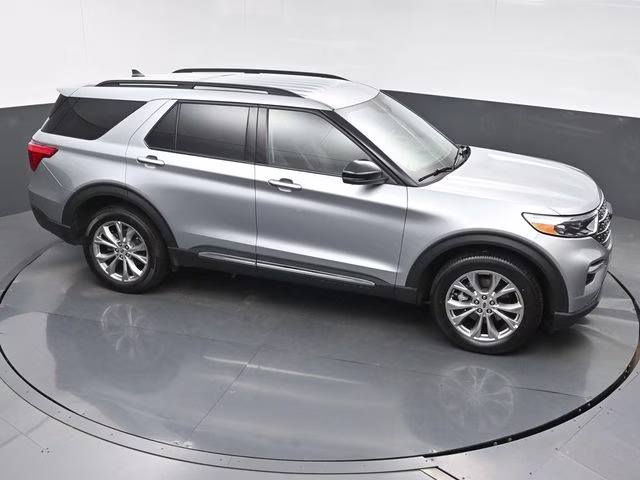 2023 Silver Metallic Ford Explorer XLT 4X4 SUV