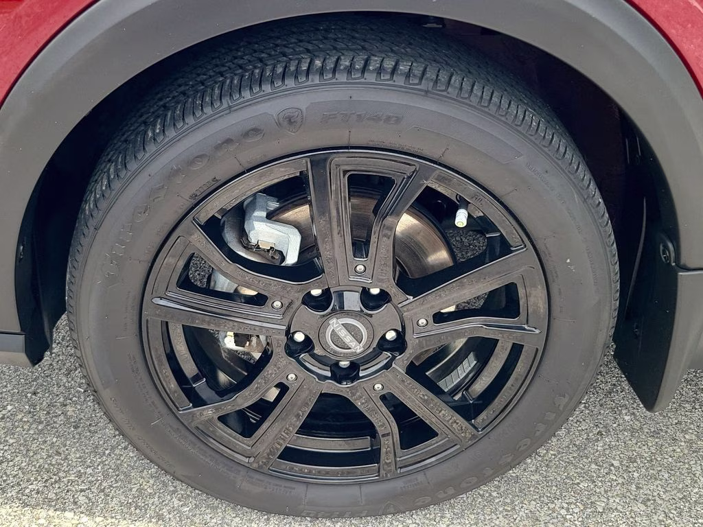 2023 Scarlet Ember Tintcoat/Super Black Nissan Kicks SR FWD SUV