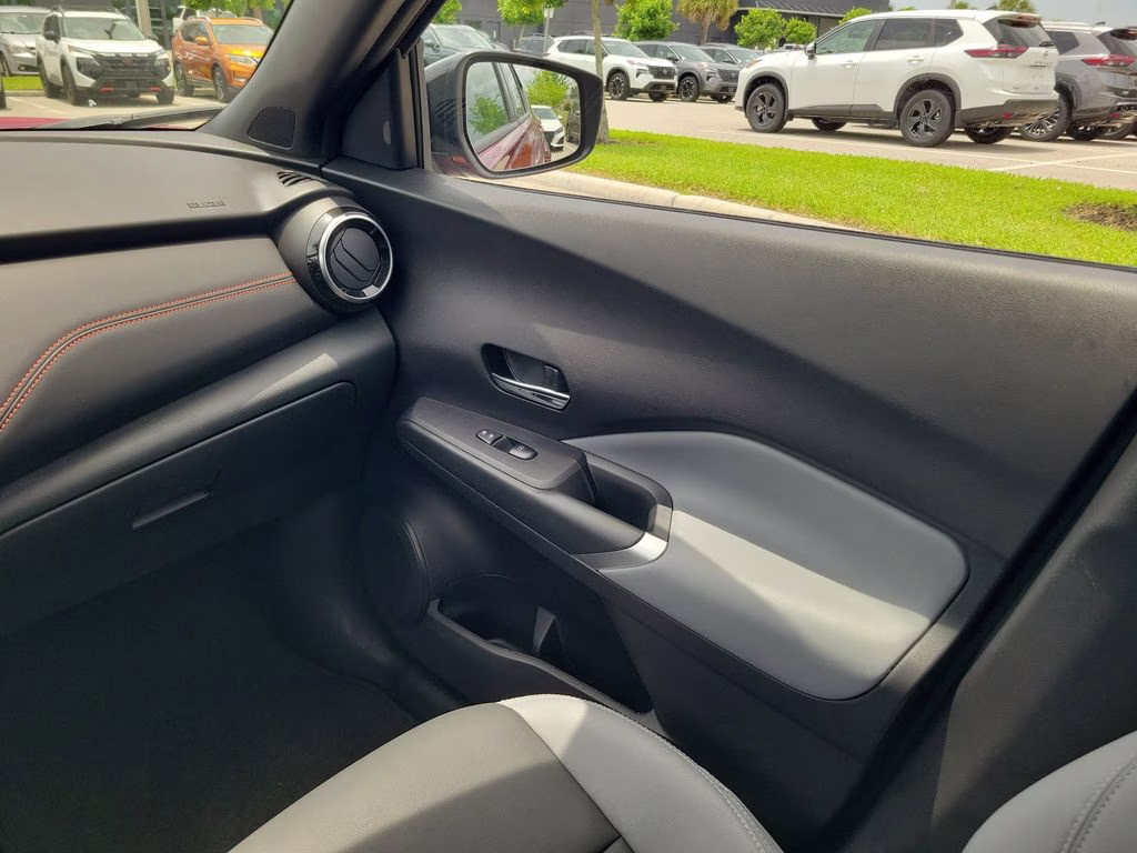 2023 Scarlet Ember Tintcoat/Super Black Nissan Kicks SR FWD SUV