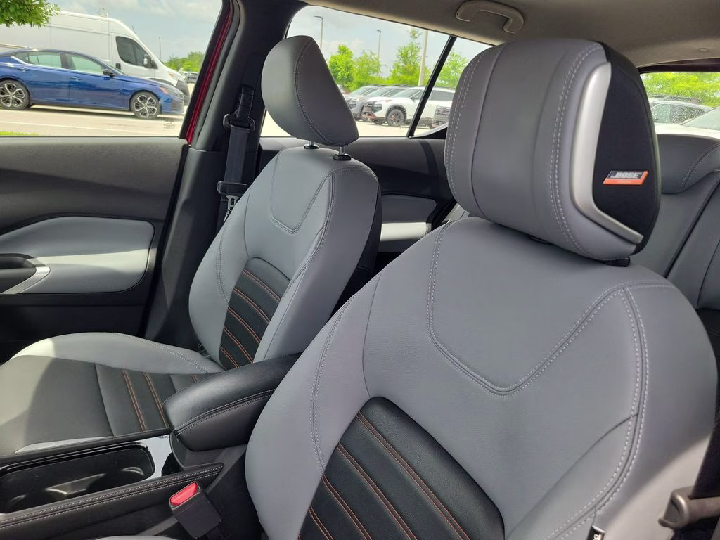 2023 Scarlet Ember Tintcoat/Super Black Nissan Kicks SR FWD SUV