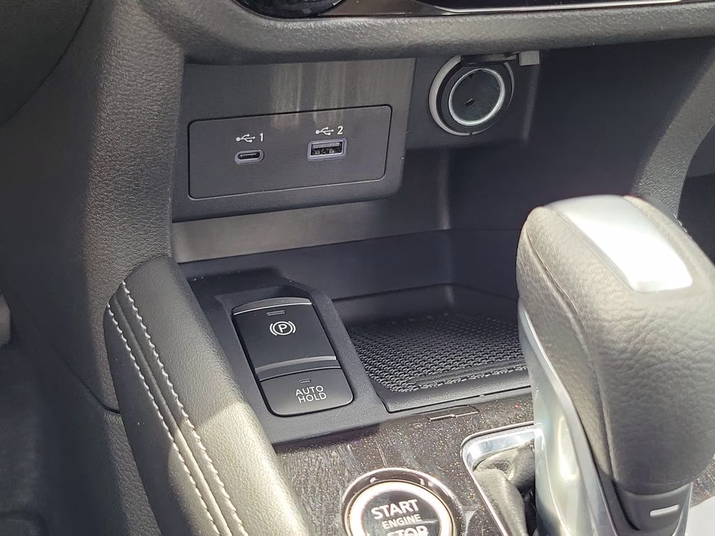 2023 Scarlet Ember Tintcoat/Super Black Nissan Kicks SR FWD SUV