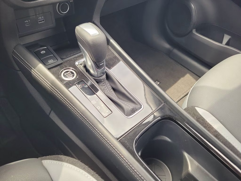 2023 Scarlet Ember Tintcoat/Super Black Nissan Kicks SR FWD SUV