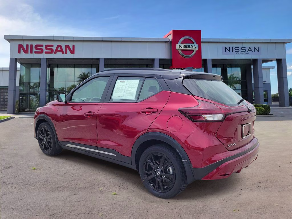 2023 Scarlet Ember Tintcoat/Super Black Nissan Kicks SR FWD SUV