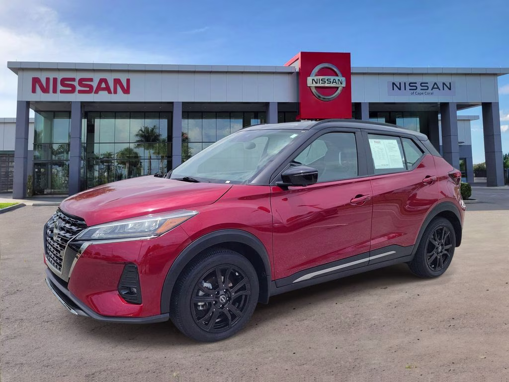 2023 Scarlet Ember Tintcoat/Super Black Nissan Kicks SR FWD SUV