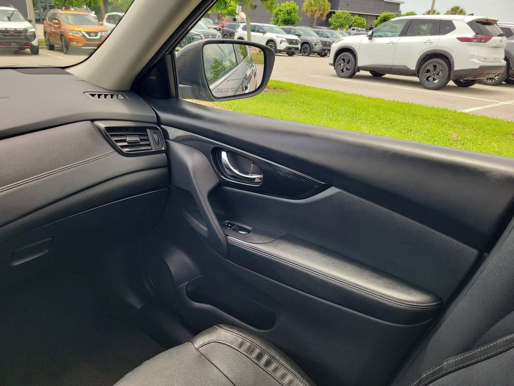 2019 Gun Metallic Nissan Rogue SL FWD SUV
