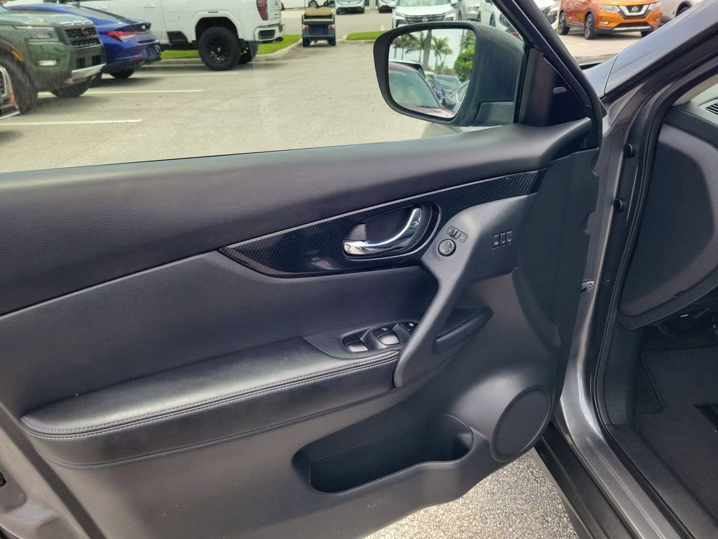 2019 Gun Metallic Nissan Rogue SL FWD SUV