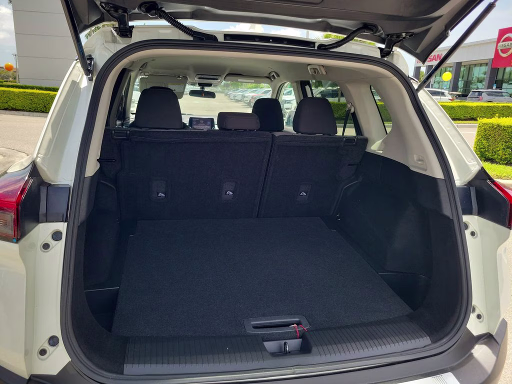 2023 Pearl White Tricoat Nissan Rogue SV FWD SUV
