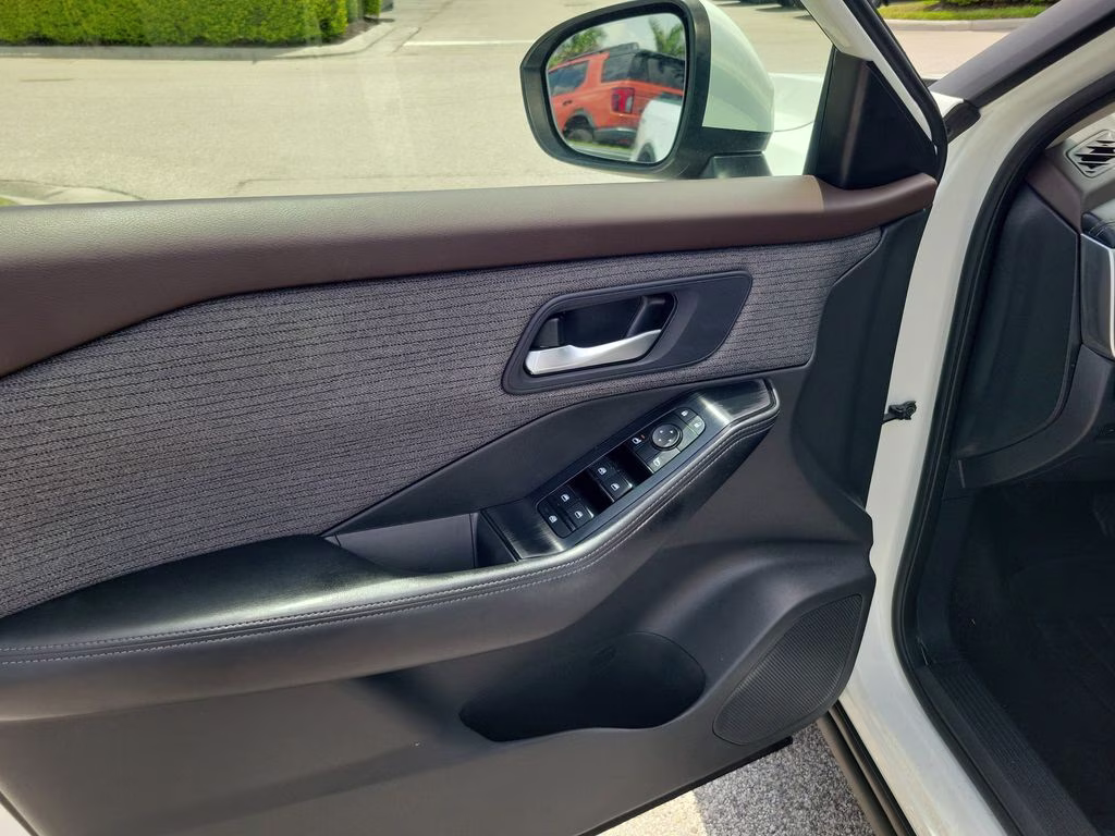 2023 Pearl White Tricoat Nissan Rogue SV FWD SUV