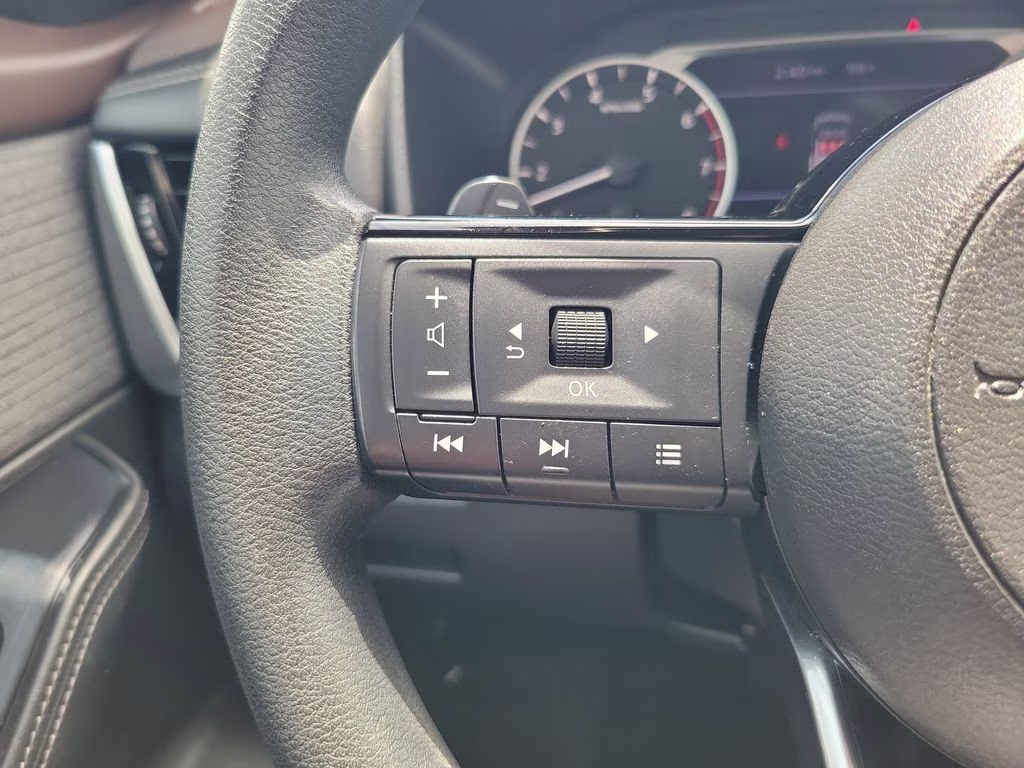 2023 Pearl White Tricoat Nissan Rogue SV FWD SUV