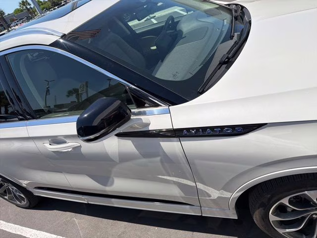 2023 Ceramic Pearl Metallic Tri-Coat Lincoln Aviator Plug-In Hybrid Grand Touring AWD SUV