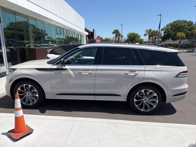2023 Ceramic Pearl Metallic Tri-Coat Lincoln Aviator Plug-In Hybrid Grand Touring AWD SUV
