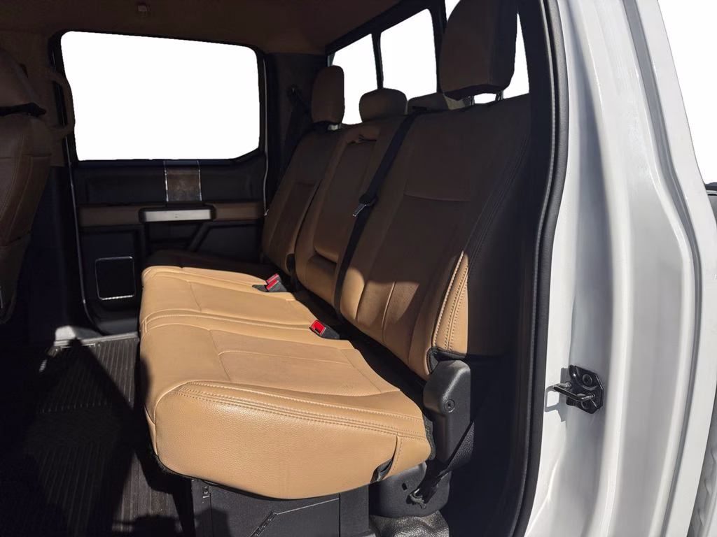 2022 Oxford White Ford Super Duty F-350 SRW Lariat 4X4 Truck