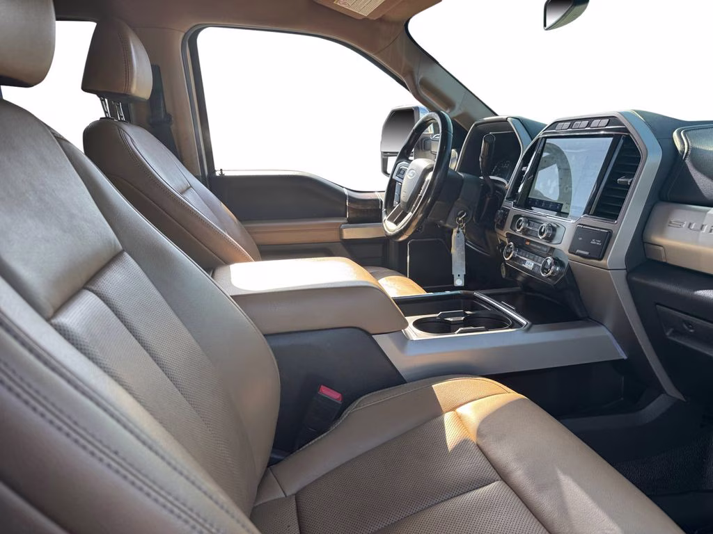 2022 Oxford White Ford Super Duty F-350 SRW Lariat 4X4 Truck