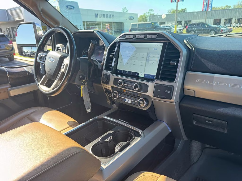 2022 Oxford White Ford Super Duty F-350 SRW Lariat 4X4 Truck