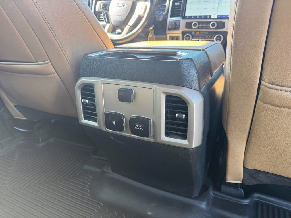 2022 Oxford White Ford Super Duty F-350 SRW Lariat 4X4 Truck