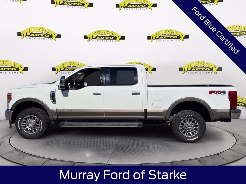 2022 Oxford White Ford Super Duty F-350 SRW Lariat 4X4 Truck