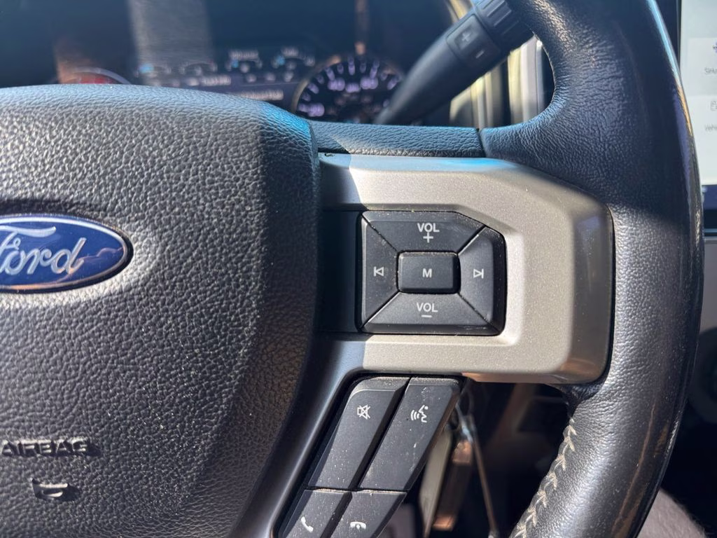 2022 Oxford White Ford Super Duty F-350 SRW Lariat 4X4 Truck
