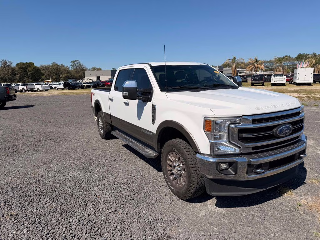 2022 White Ford Super Duty F-350 SRW Lariat 4X4 Truck