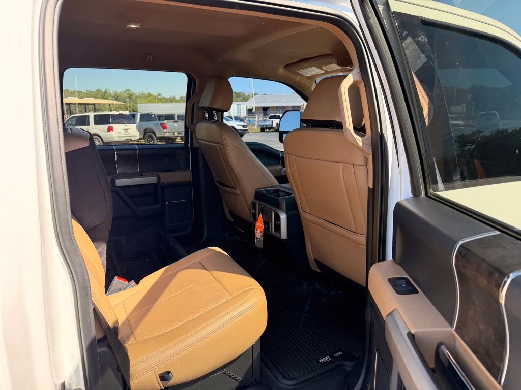 2022 White Ford Super Duty F-350 SRW Lariat 4X4 Truck