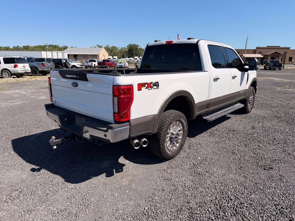 2022 White Ford Super Duty F-350 SRW Lariat 4X4 Truck