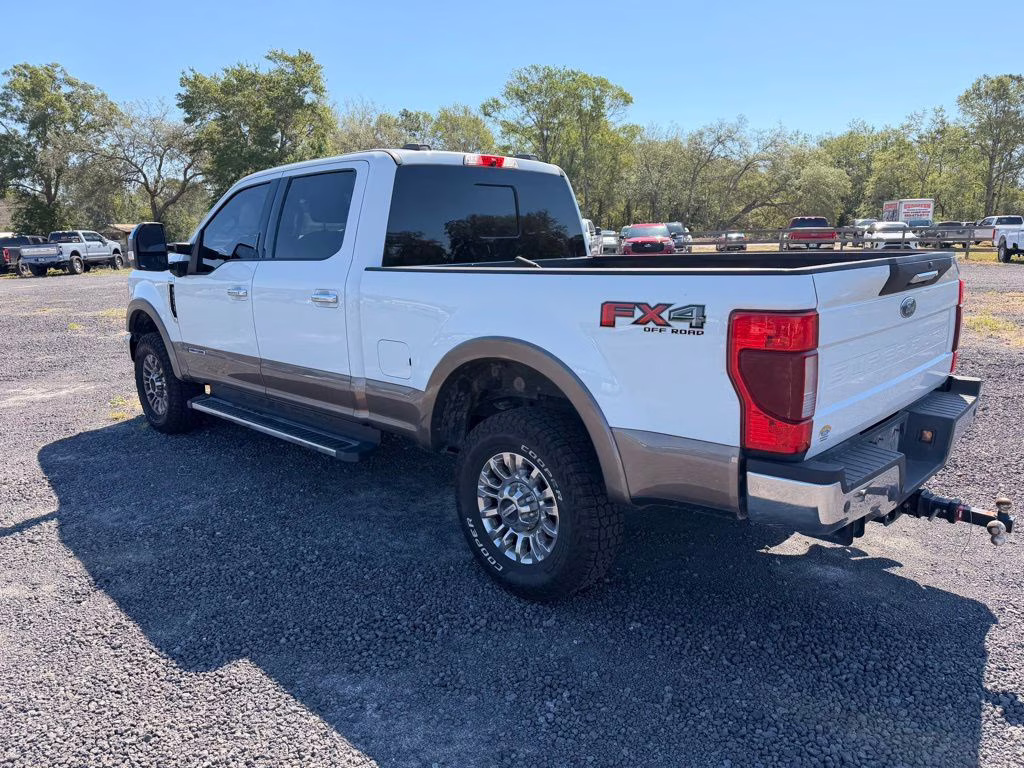 2022 White Ford Super Duty F-350 SRW Lariat 4X4 Truck