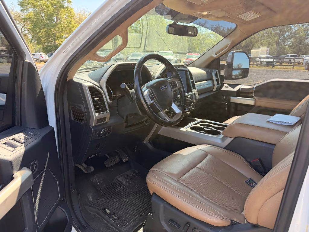 2022 White Ford Super Duty F-350 SRW Lariat 4X4 Truck