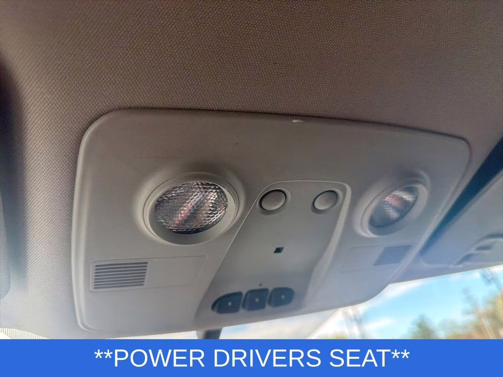 2015 White Diamond Clearcoat Chevrolet Traverse LT FWD SUV