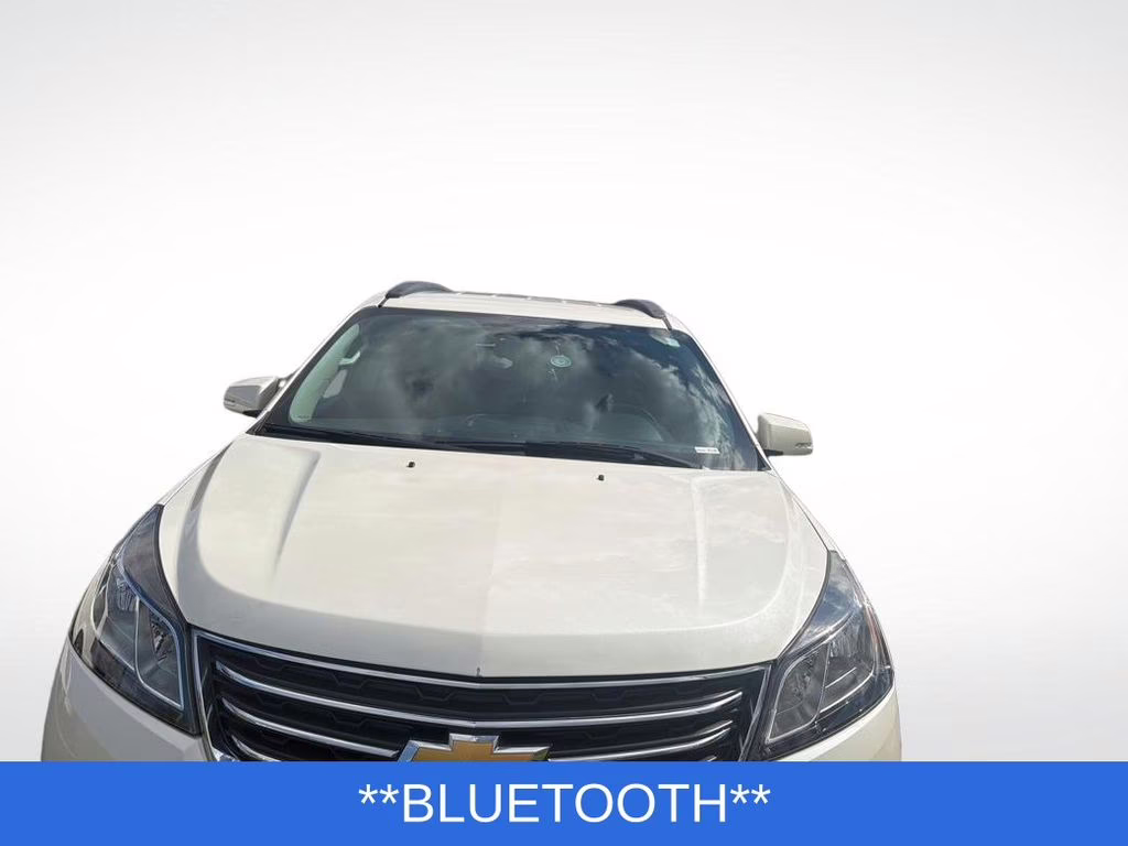 2015 White Diamond Clearcoat Chevrolet Traverse LT FWD SUV