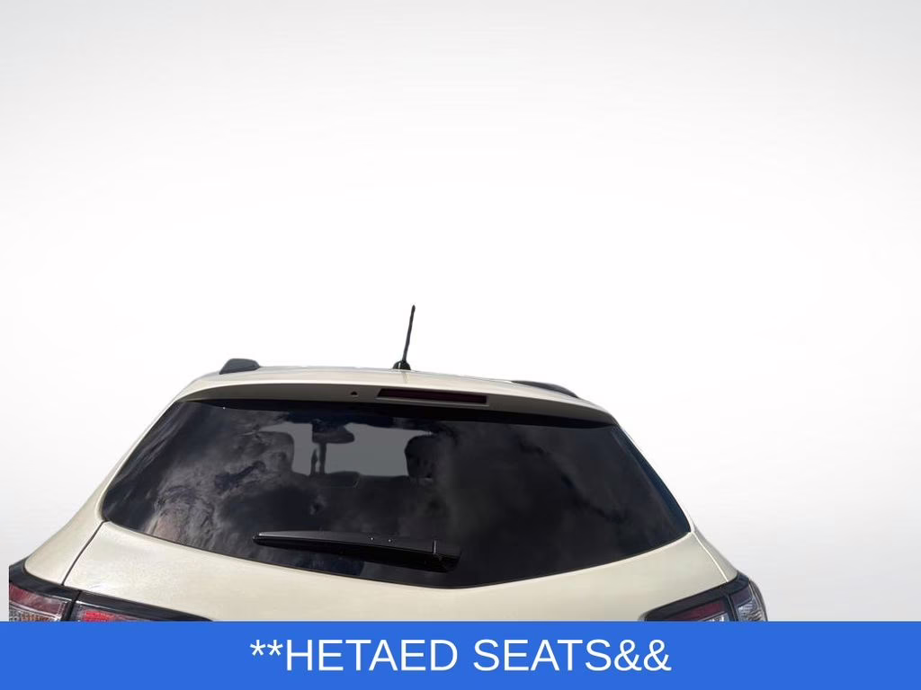 2015 White Diamond Clearcoat Chevrolet Traverse LT FWD SUV