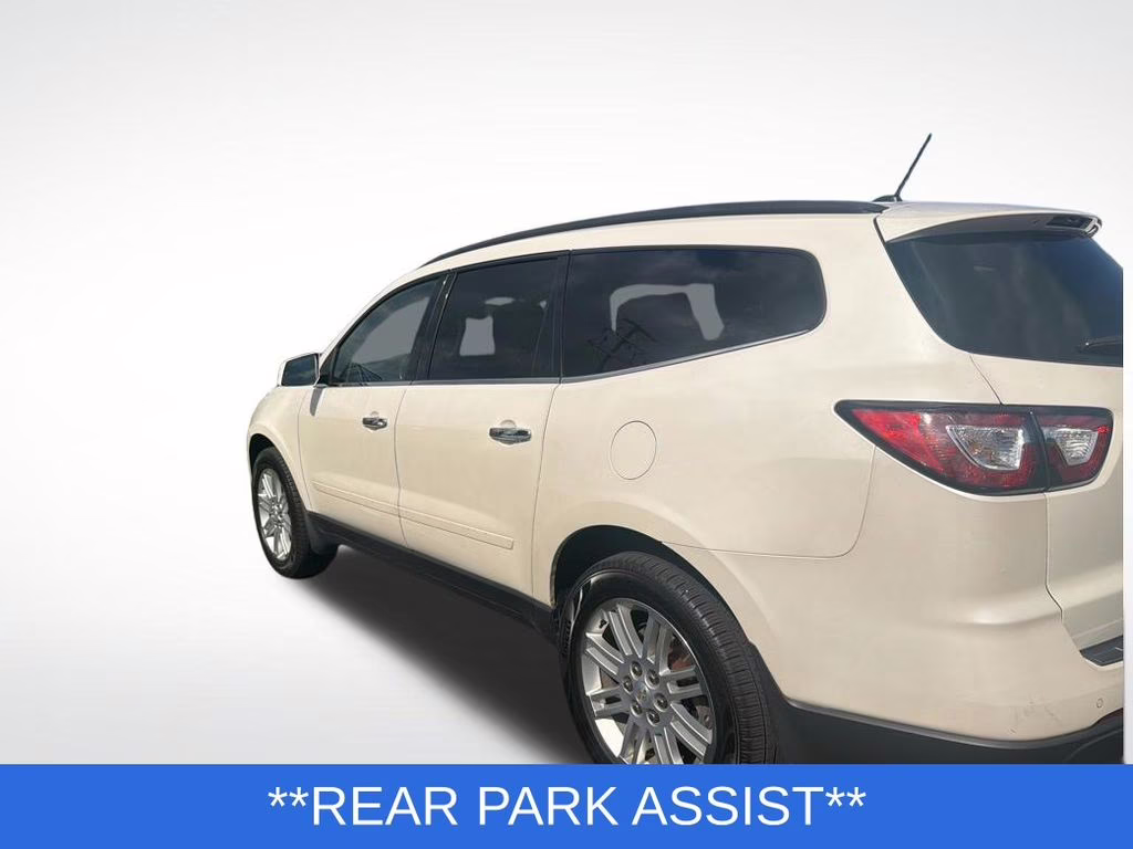 2015 White Diamond Clearcoat Chevrolet Traverse LT FWD SUV
