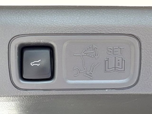 2021 White Metallic Ford Expedition Limited RWD SUV