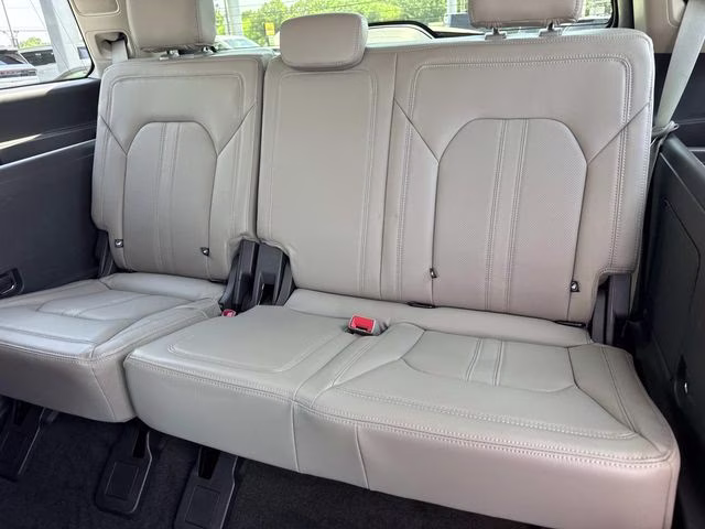 2021 White Metallic Ford Expedition Limited RWD SUV