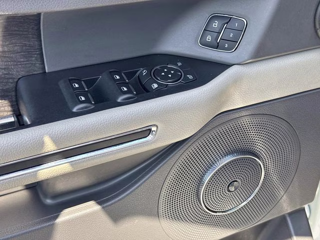 2021 White Metallic Ford Expedition Limited RWD SUV