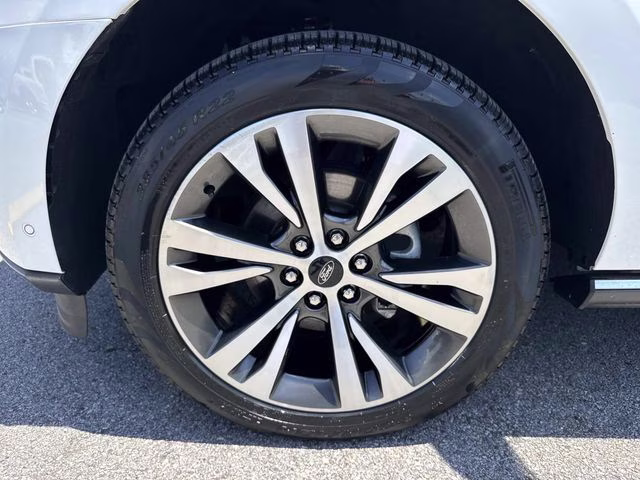 2021 White Metallic Ford Expedition Limited RWD SUV