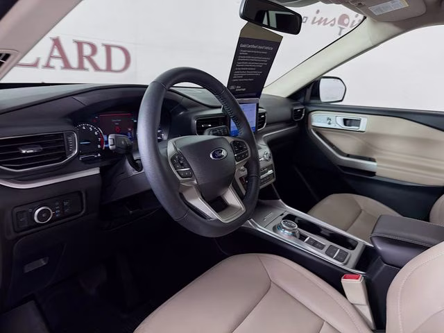 2023 White Metallic Ford Explorer XLT RWD SUV