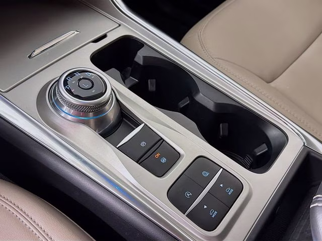 2023 White Metallic Ford Explorer XLT RWD SUV